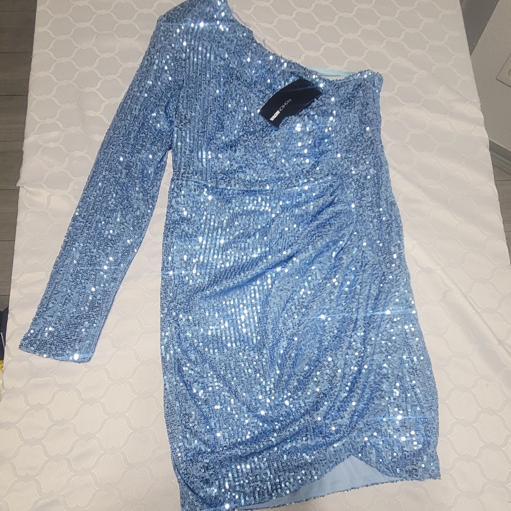 Fashion Nova Dress Large sequin one shoulder strechable in blue sky color. - Picture 6 of 16